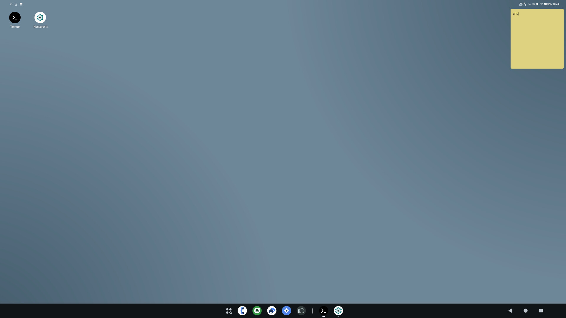 Android desktop mód z Galaxy S20 Ultra bežiaci na externom monitore, s taskbarom a ikonami na ploche